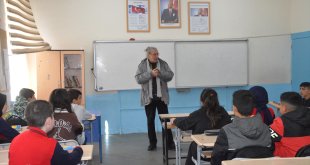 Kars'ta öğrencileri bilinçlendirmek için 'Sarıkamış Harekatı' konferansı veriliyor