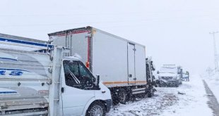 Bitlis'te zincirleme trafik kazası: 1 ölü
