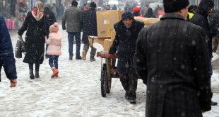 Ağrı'da kar yağışı etkili oluyor