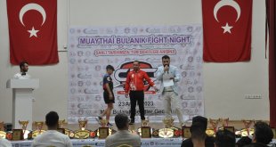 Bulanık Kaymakamı Ocak, sporcularla bir araya geldi