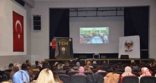 Kars'ta öğretmenler 'Gençlik Sizin Eseriniz'' Projesi anlatıldı