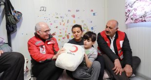 Türk Kızılay, Doğanşehir'de depremzedelere yardım paketleri dağıttı