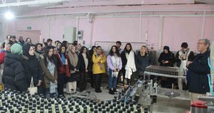 Iğdır'da parfüm ve kolonya üreten tesise eczacılık fakültesi öğrencilerinden ziyaret