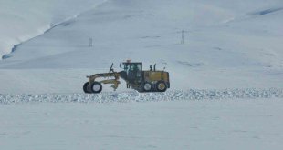Kars'ta 33 köy yolu ulaşıma kapandı