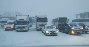 Erzurum'un Erzincan ve Bayburt yolları trafiğe kapatıldı