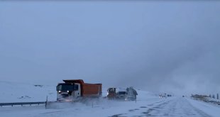 Ardahan'da kar esareti: Yollar kapandı, zincirleme kazalar meydana geldi