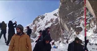 Ağrı'da kepçe devrildi: 4 ölü