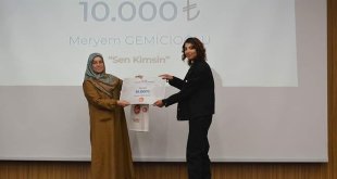 Van YYÜ öğrencisi 'Sen Kimsin' eseriyle birinci oldu