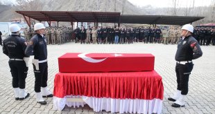 Hakkari'de kalp krizi sonucu vefat eden polis memuru için tören düzenlendi