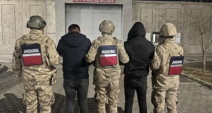 Iğdır'da 5 düzensiz göçmen yakalandı, 2 insan kaçakçısı tutuklandı