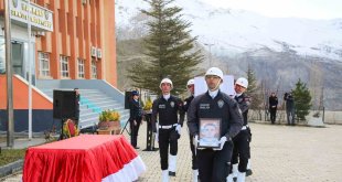 Kalp krizi geçiren polis memuru törenle memleketine uğurlandı