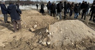 Ağrı'da iş makinesinin uçuruma yuvarlanması sonucu ölen 4 kişi toprağa verildi