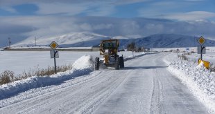 Özalp ve Saray'da karla mücadele çalışmaları devam ediyor