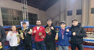 Ağrılı sporcular Muay Thai'de başarıya doymadı