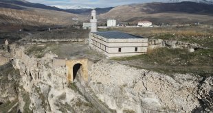 Kazılarda tespit edilen 800 yıllık cami ibadete açılıyor
