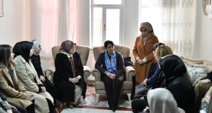Malatya Valisi Ersin Yazıcı'nın eşi şehit ailesini ziyaret etti