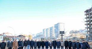 Gürkan, İsmet Paşa Caddesi'ndeki yol çalışmalarını inceledi