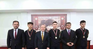 Erzurumlu öğrenciler aşçılıkta 3 madalya ile döndü