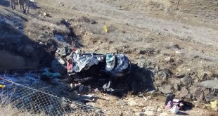 Oltu'da trafik kazası: 3 ölü