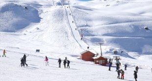 Hakkari'deki kayak merkezinde yılbaşı hareketliliği