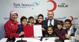 Türk Telekom deprem bölgesine eğitim ve teknoloji desteğini sürdürüyor