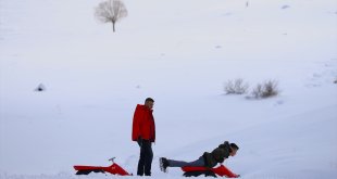 Hesarek Kayak Merkezi sezonun ilk gününde yüzlerce kişiyi ağırladı