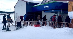 Yalnızçam Kayak Merkezi'nde hafta sonu yoğunluğu yaşandı