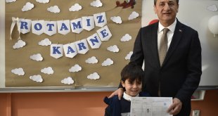 Van, Bitlis, Muş ve Hakkari'de öğrenciler karnelerini aldı