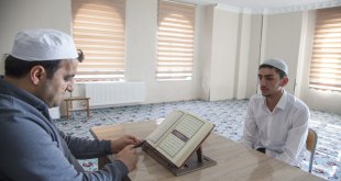 Bitlis'te 17 yaşındaki öğrenci iki ayda hafızlık eğitimini tamamladı