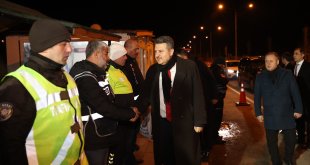 Erzurum'da polis ekipleri dondurucu soğukta yılbaşı denetiminde