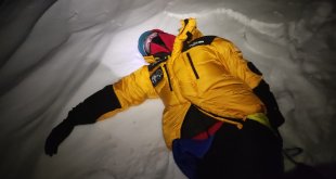 Ukraynalı turist Ağrı Dağı'nda ölümden döndü