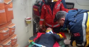 Ağrı Dağı'nda zirveye yakın bölgede düşerek yaralanan Ukraynalı turist kurtarıldı