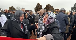 Otobüs kazasında yaralananlara müdahale ederken hayatını kaybeden profesöre veda