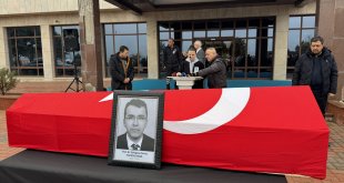 Malatya'da otobüs kazasında hayatını kaybeden profesör için üniversitede tören düzenlendi