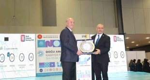 Tuşba Belediyesinin açtığı stant yoğun ilgi görüyor