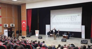 Ağrı'da eğitimin geleceği çalıştay panelinde tartışıldı