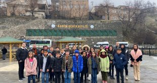 Bitlis'te 'İlimizi Tanıyalım Projesi' kapsamında öğrenciler tarihi ve turistik mekanları geziyor