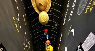 Ağrı'da öğrenciler uzay sokağında eğlenerek öğreniyor