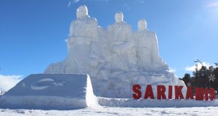 'Sarıkamış şehitleri' anısına yapılan kardan heykeller, ziyaretçilerine duygusal anlar yaşatıyor