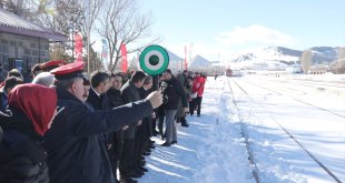 Gençlik ve Spor Bakanı Bak, Doğu Ekspresi'yle Sarıkamış'a gelen gençleri karşıladı