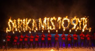 Sarıkamış şehitleri anısına meşaleli kayak ve 3D gösterisi düzenlendi