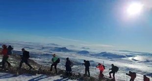 Iğdırlı dağcılar Sarıkamış Şehitleri için Allahuekber Dağı'na tırmandı