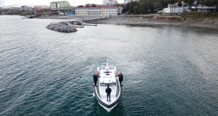 Bitlis'teki kurbağa adamlar ve deniz polisleri, Van Gölü'nde kaçakçılıkla mücadele ediyor