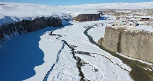 Karla kaplanan Murat Kanyonu dronla görüntülendi