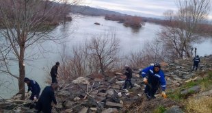 Murat Nehri kıyısında çevre temizliği yapıldı