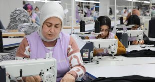 Devlet desteğiyle kurulan tekstil fabrikası kadınlara ekmek kapısı oldu