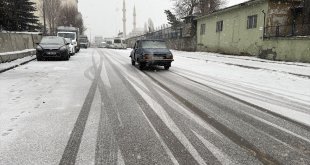Ağrı ve Ardahan'da kar etkili oldu