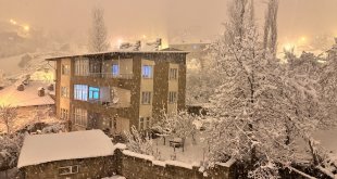 Hakkari'de olumsuz hava koşulları nedeniyle eğitime bir gün ara verildi