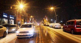 Erzurum'da kar yağışı etkili oluyor