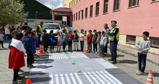 Ağrı'da trafik jandarması 2023'te 89 bin 482 kişiye eğitim verdi